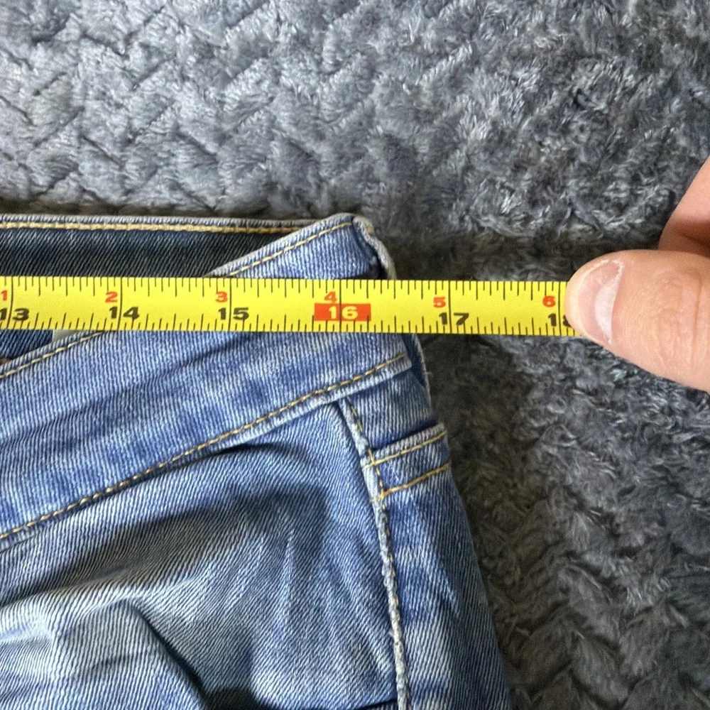 Levi's Demi Curve Women's Jeans Size 33 Bootcut Stretch Medium Wash‎ Distressed